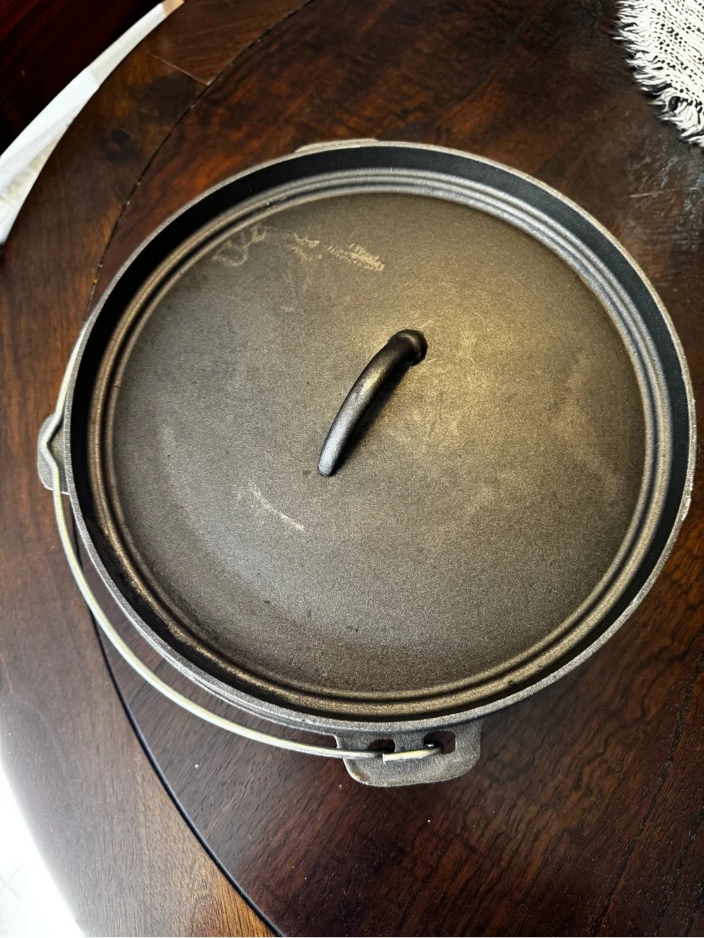 Cast Iron Dutch Oven with Lid and Bail Handle - Black